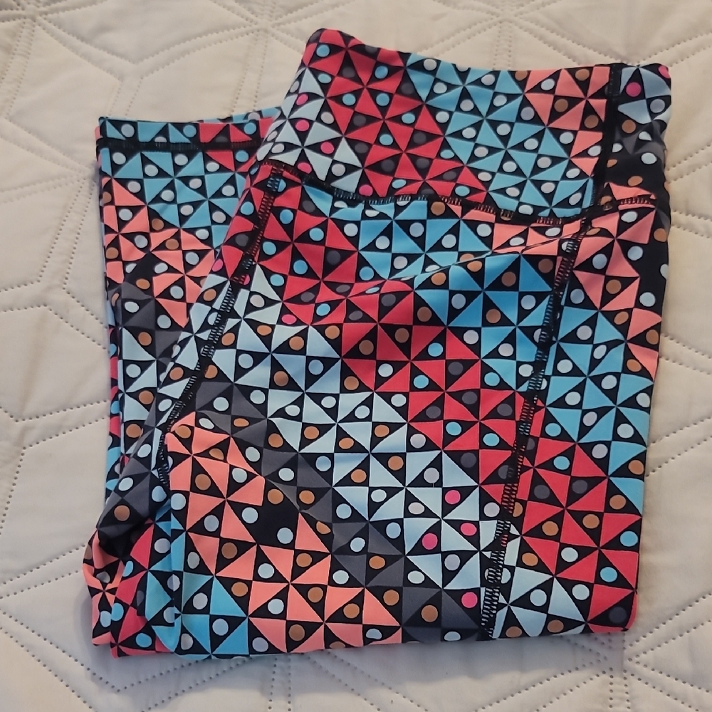 NWOT VSX Geometric Mid-calf Leggings